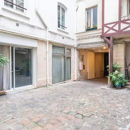Grand Duplex Montmartre Apartment *